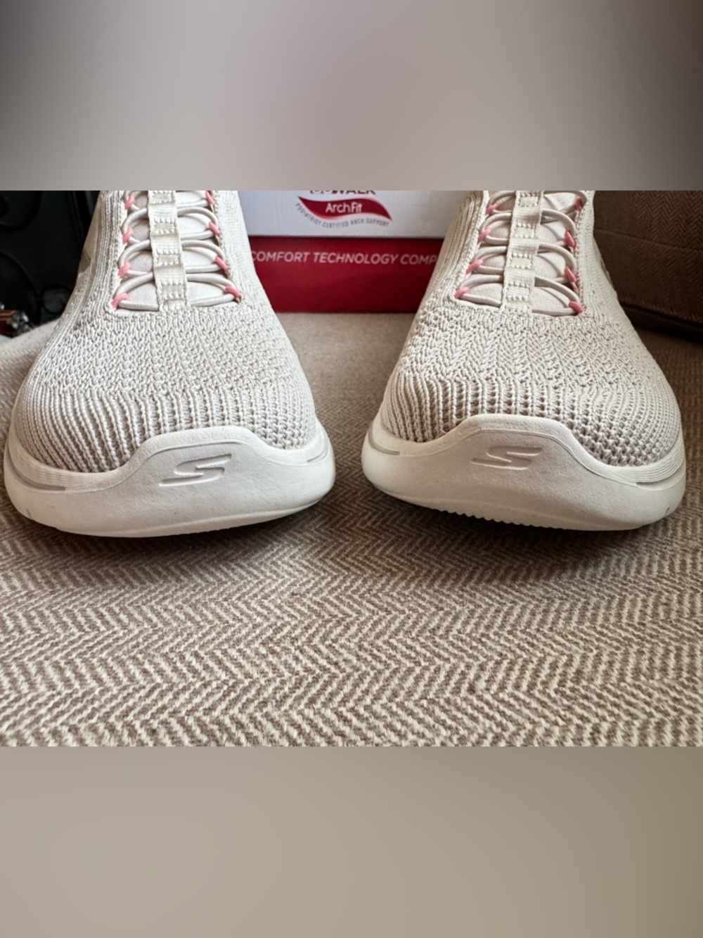 Sketchers Women's GO WALK Arch Fit “Crystal Waves” Walking Sneakers - Size 8.5 - Picture 3 of 16